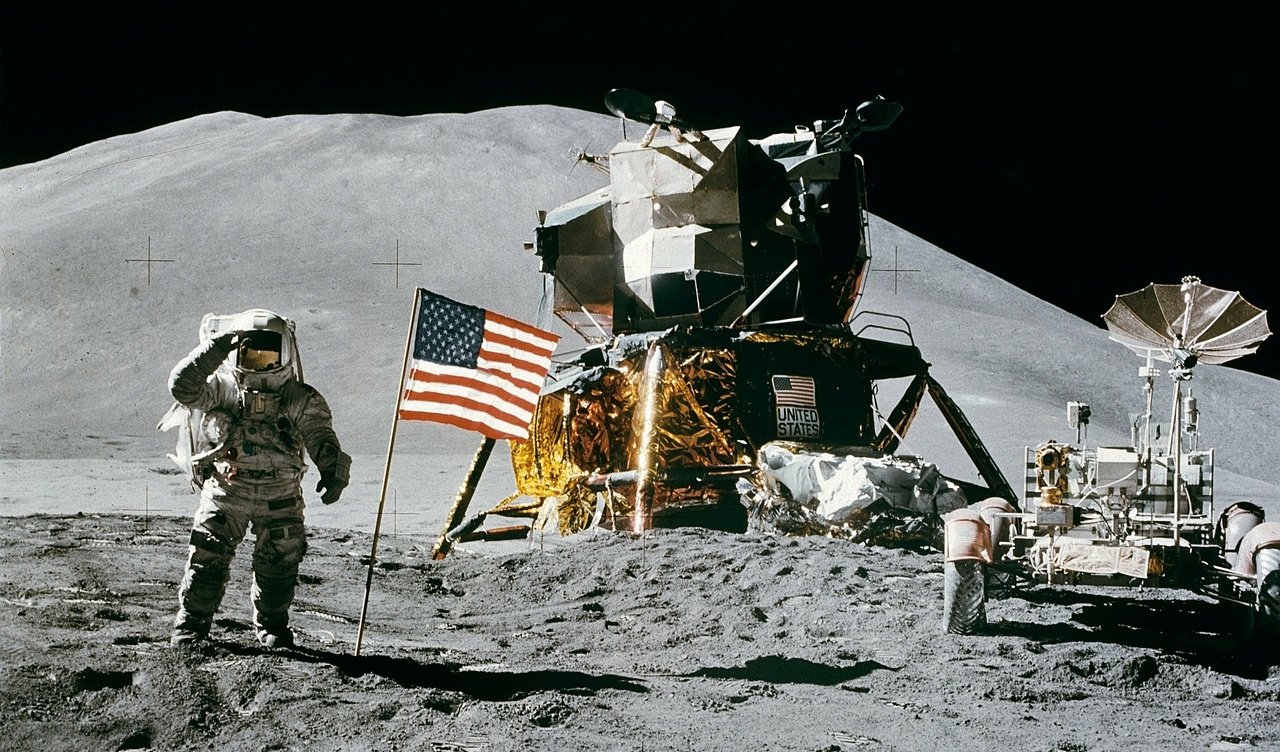 NASA pretende enviar seres humanos à Lua 52 anos após a missão de 1972.