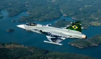 Caça Gripen F-39E, da FAB, faz seu primeiro voo no Brasil 