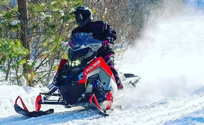 Motos de neve elétricas devem ser um dos frutos da parceria.