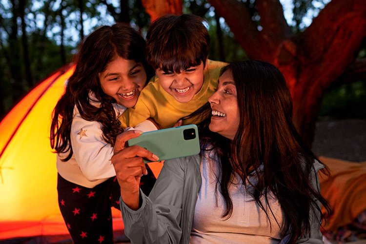 Os celulares chegam com diversas assinaturas da Google de brinde