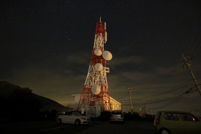 Torres, satélites e radares são algumas das fontes de interferência.