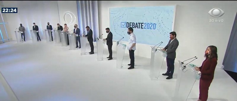 Imagem dos onze candidatos de São Paulo durante o primeiro debate realizado pela Band