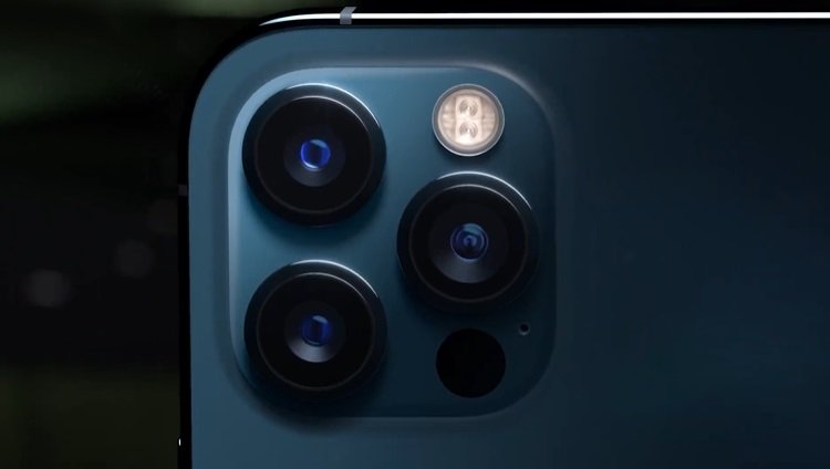 As câmeras do iPhone 12 Pro.