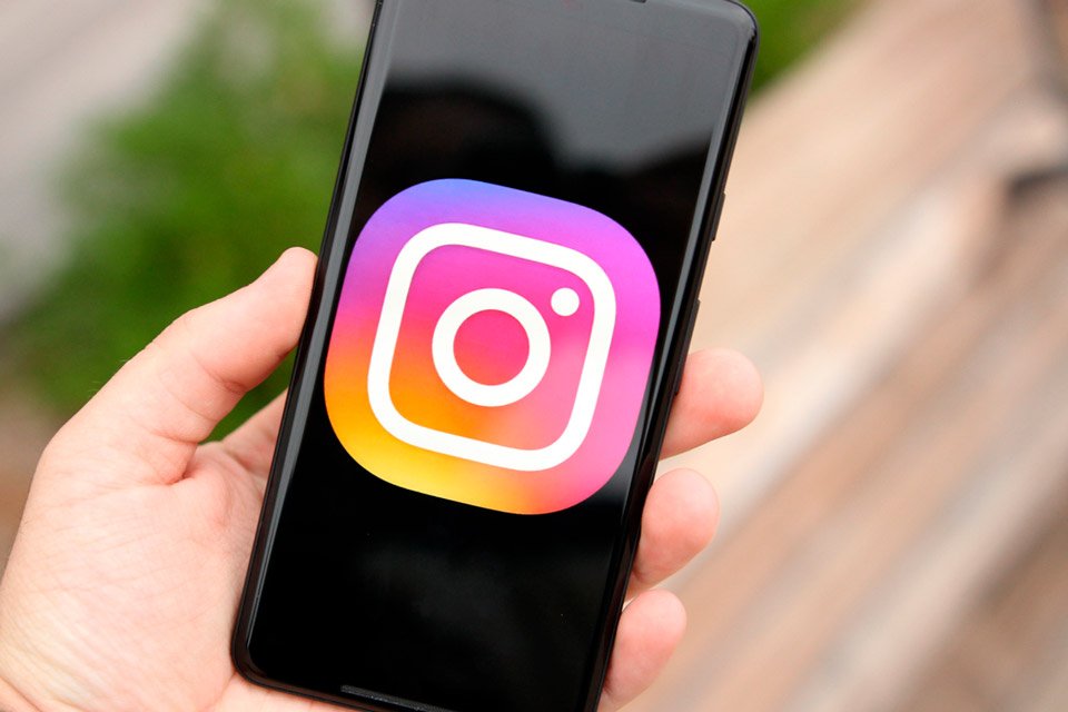 O Instagram permitia que menores de idade exibissem informações ao trocar para perfis profissionais