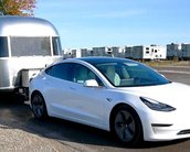 Tesla Model 3 consegue puxar trailer de 2,7 toneladas 