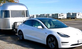 Tesla Model 3 consegue puxar trailer de 2,7 toneladas 