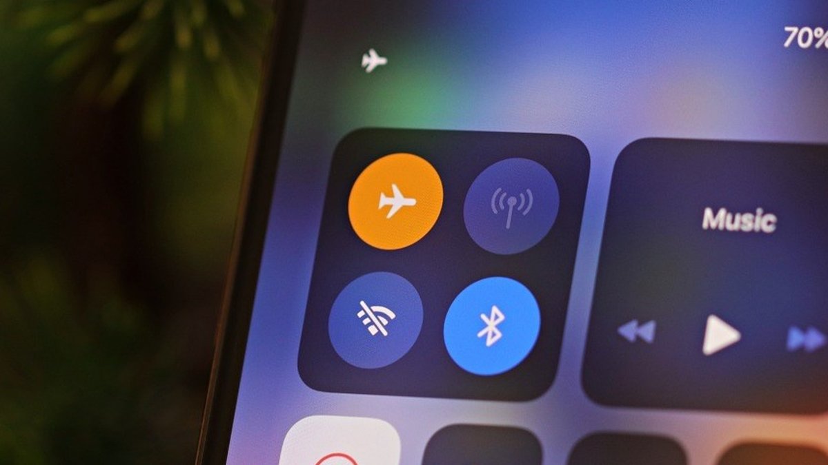 Por que temos de usar o 'modo avião' e voos? Celular interfere mesmo?