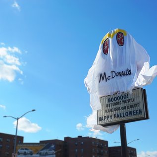 Imagem de Burger King provoca McDonald’s em brincadeira de Halloween