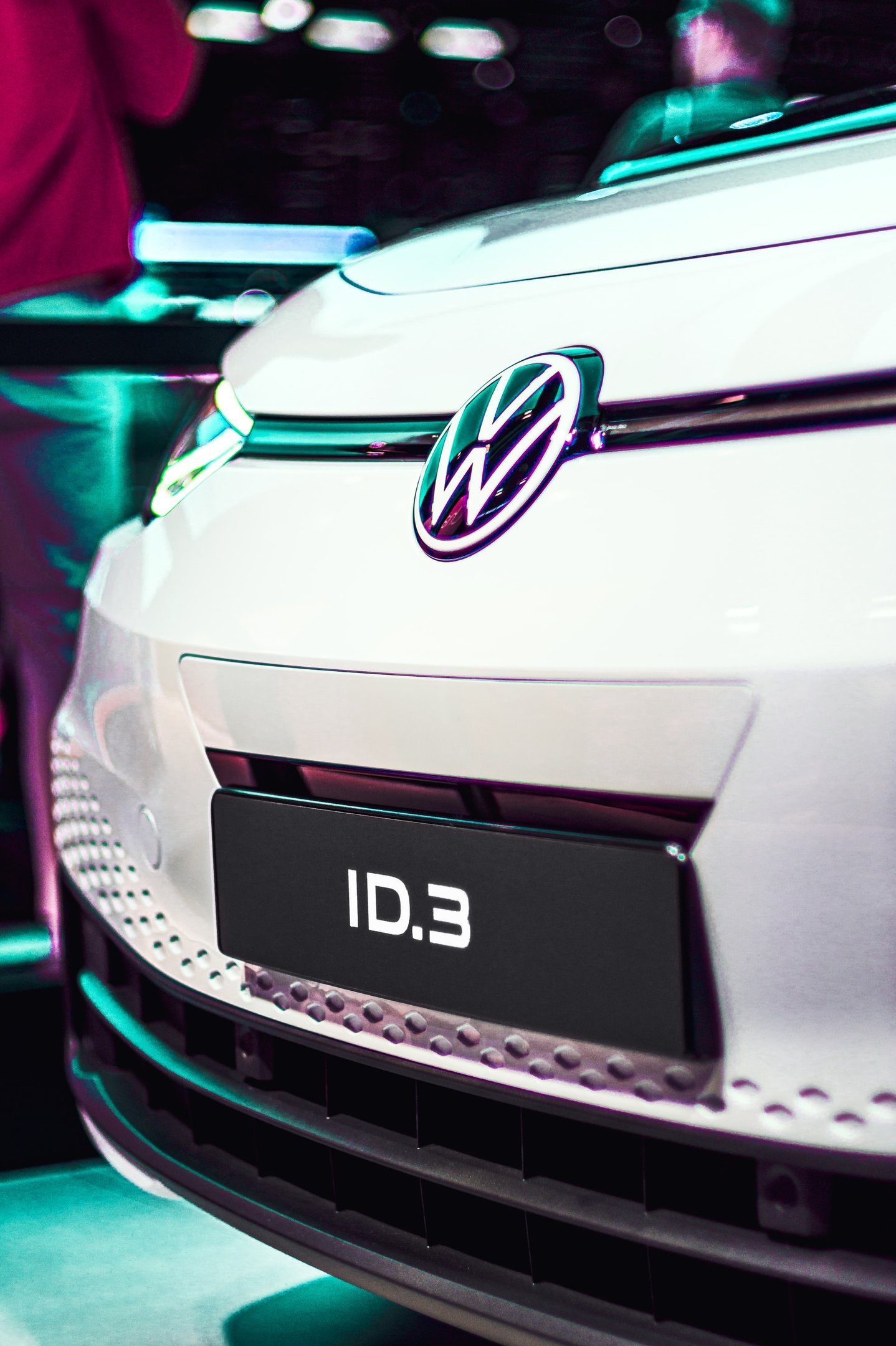 Volkswagen critica proposta que exclui incentivos a carros elétricos.