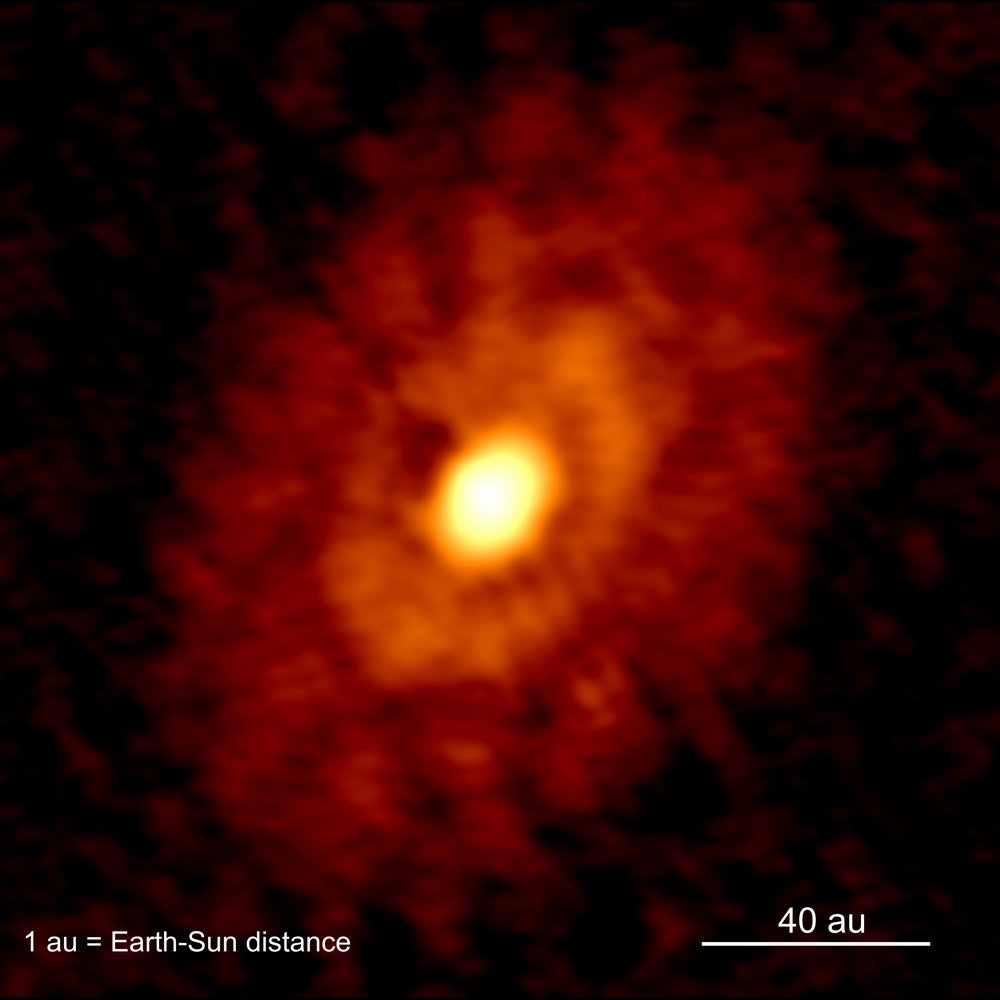 A imagem captada pelo ALMA mostra os jovens anéis de poeira formadores de planetas ao redor da protoestrela IRS 63.