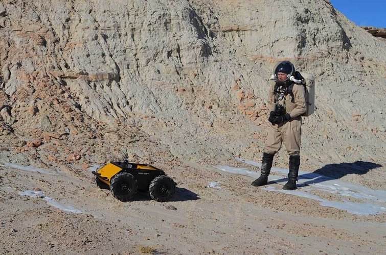 Um dos robôs hoje testados pelo exército americano, controlado à distância