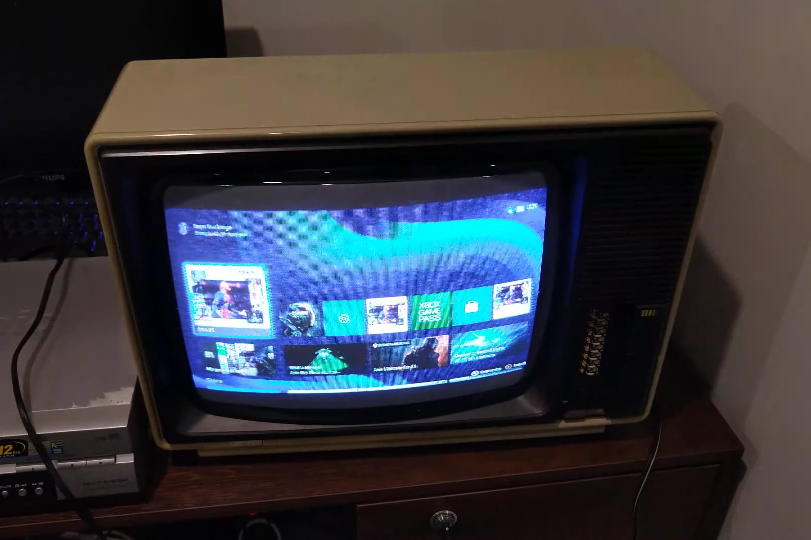 Alguém ligou o Xbox Series X em uma TV de tubo