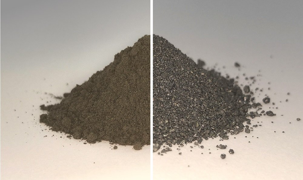 O antes (à esquerda) e depois do regolito: sem oxigênio, ele se transforma em grânulos de metal.
