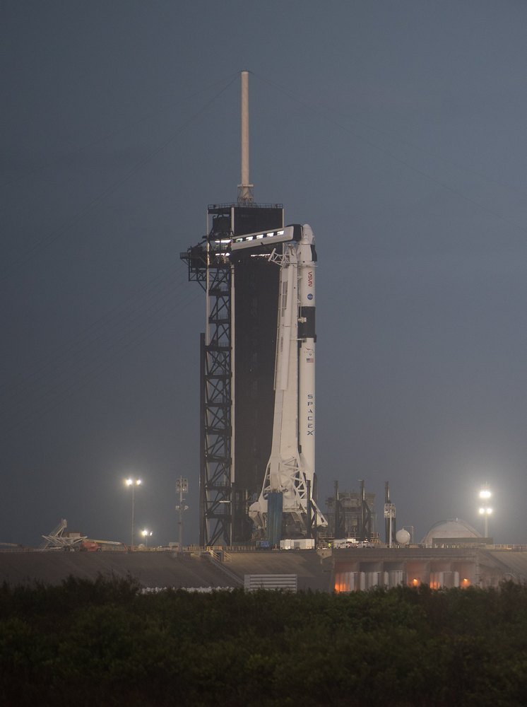 O Falcon 9 está em uma plataforma do Centro Espacial Kennedy desde terça (10).