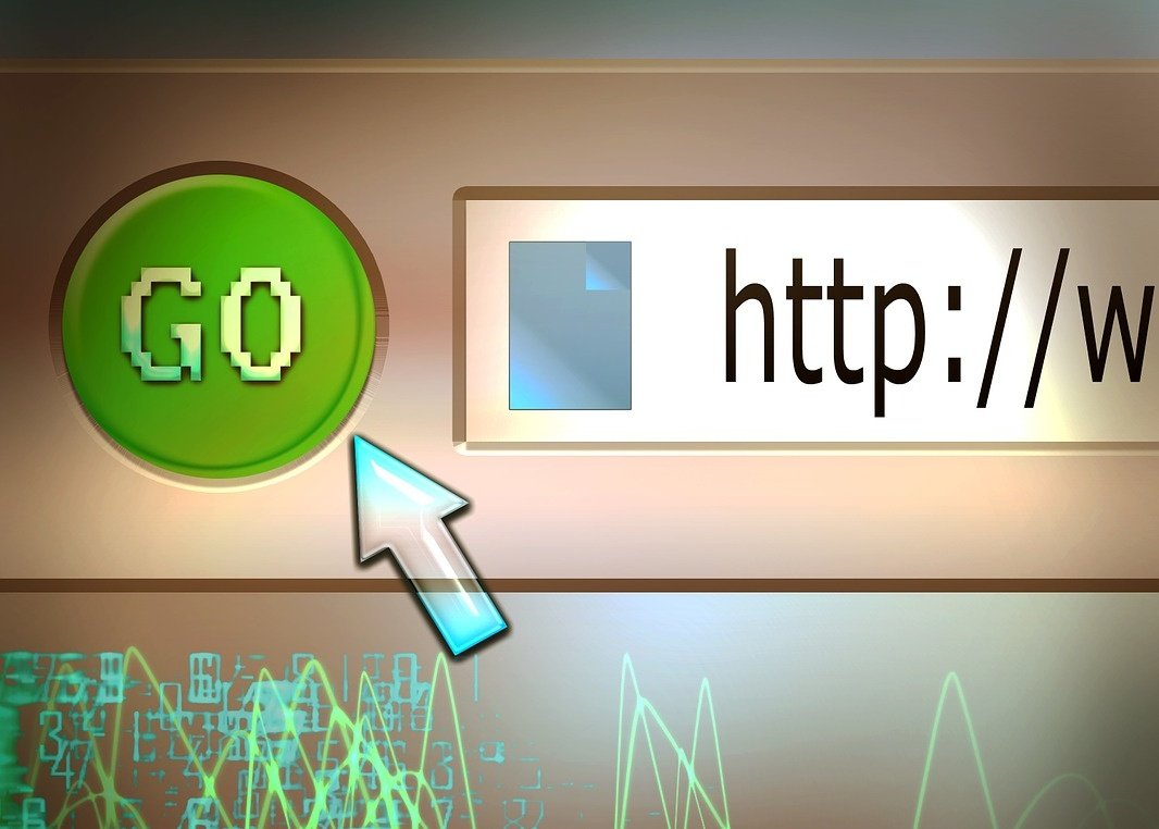 Estrutura simplificada da URL permite acesso fácil aos sites web.