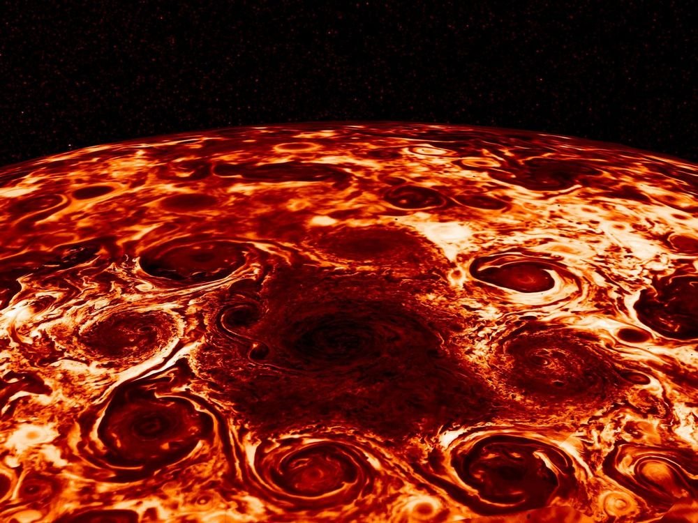 Na imagem composta, capturada pela sonda Juno em órbita de Júpiter, o ciclone central no polo norte do planeta e os oito ciclones que o circundam.