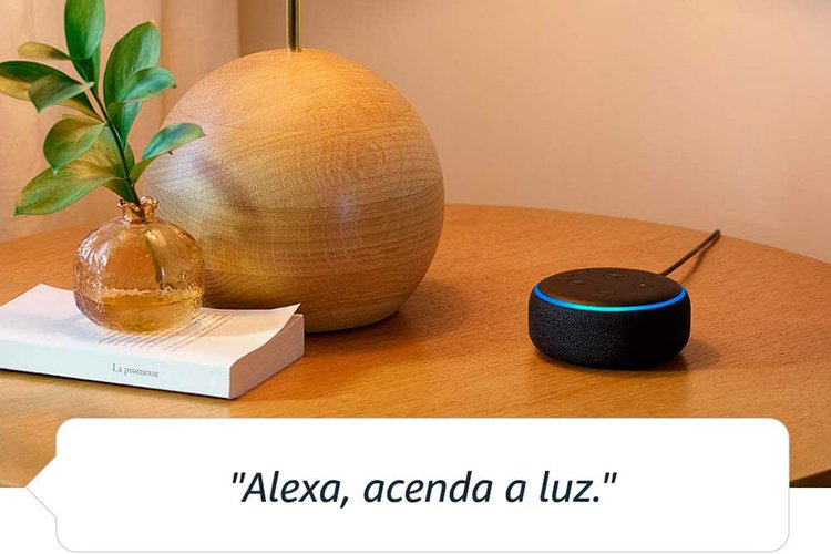 O Echo Dot permite controlar lâmpadas e outros dispositivos conectados, como Smart TVs