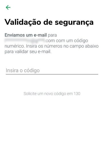 O email com código chega na mesma hora