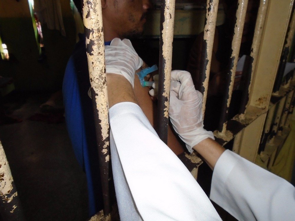 Funcionários do sistema penitenciário e detentos serão imunizados na última fase do cronograma de vacinação.