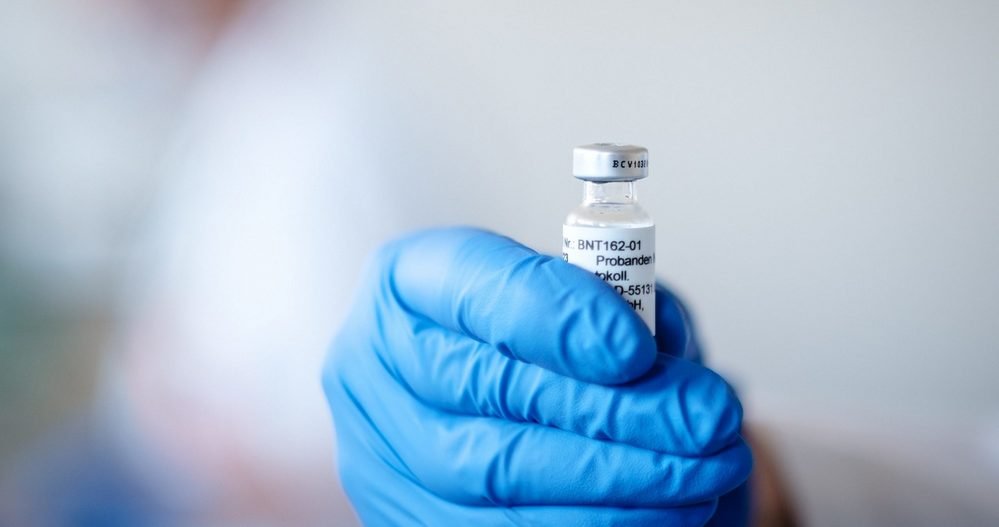 O governo sinalizou que não tem interesse na vacina gênica da Pfizer, recém aprovada no Reino Unido.