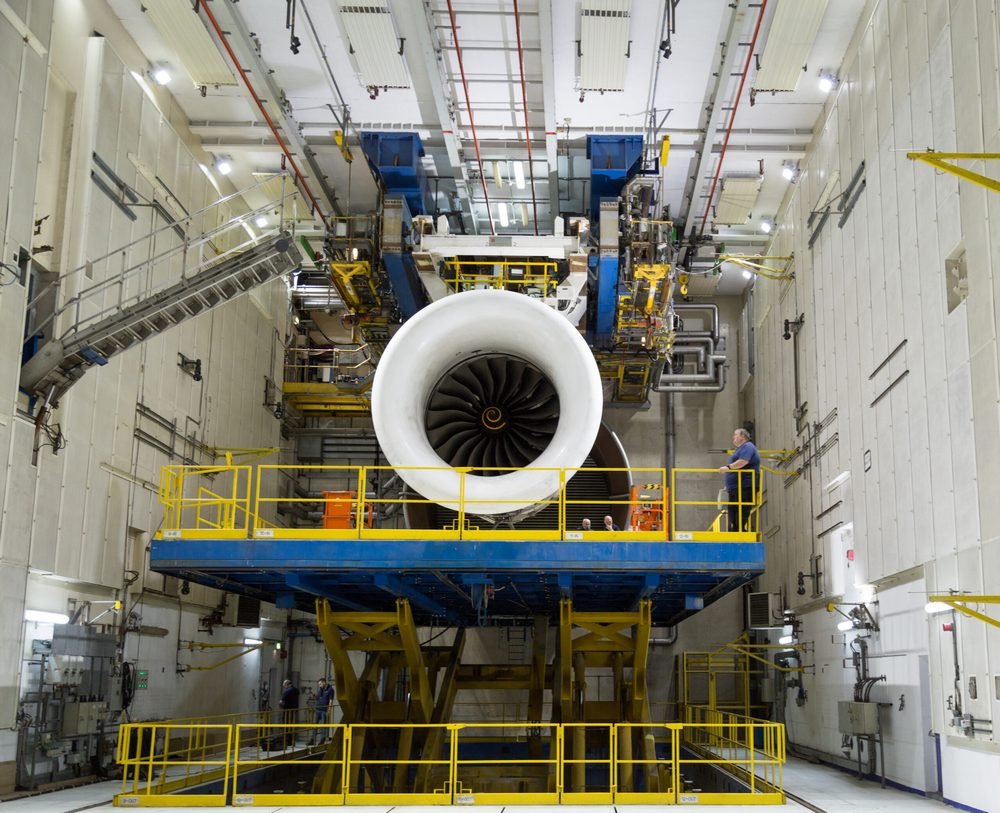 A Rolls-Royce está testando combustível 100% renovável em seus motores Trent 1000.