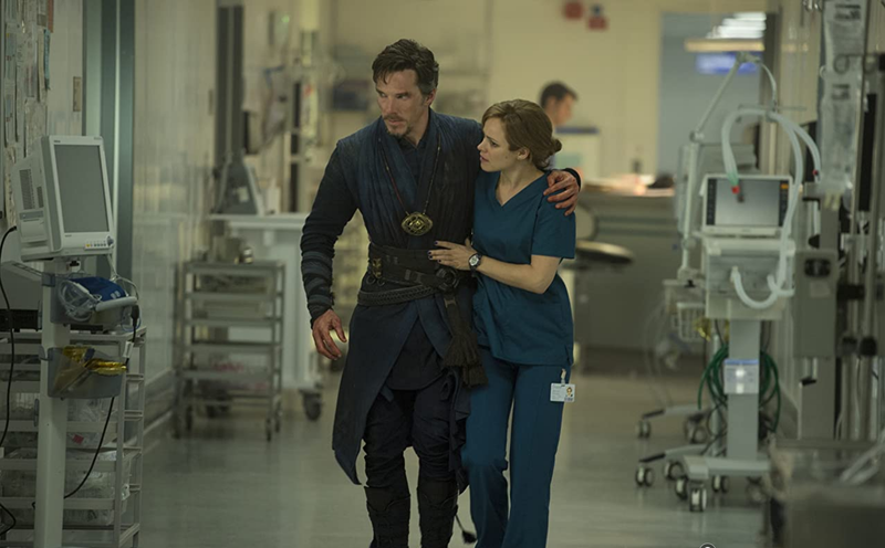 Rachel McAdams e Benedict Cumberbatch em 'Doutro Estranho'