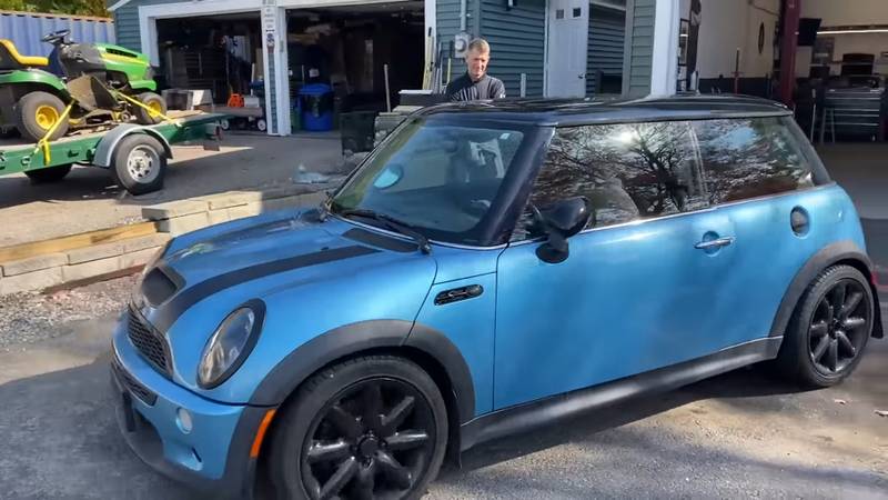 Rich Benoit encontrou o antigo BMW Mini em um ferro-velho.