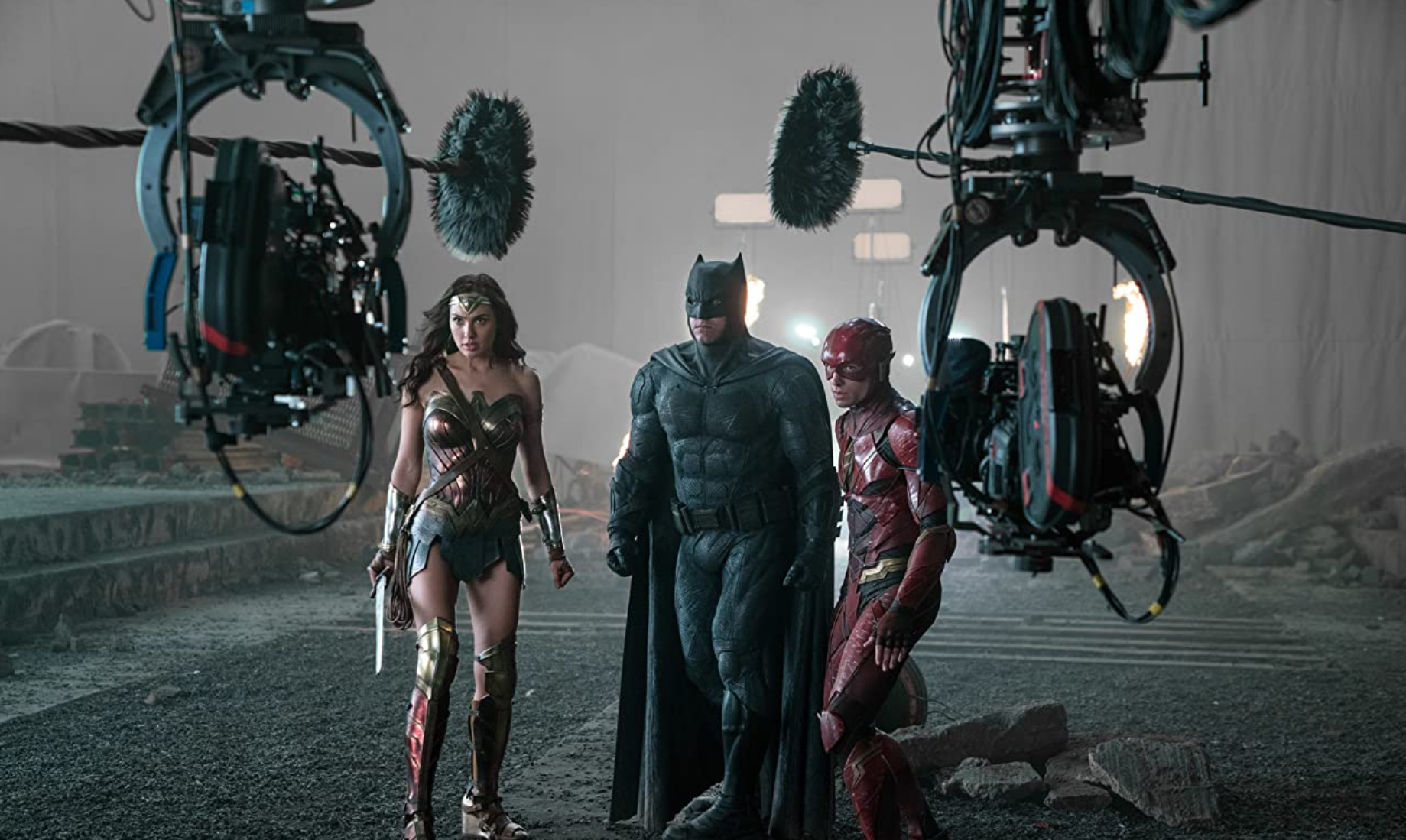 Filme passou por regravações e, segundo Zack Snyder, está muito mais 'insano'.
