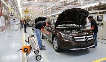 Mercedes encerra produção de carros no Brasil; Audi reduz atuação