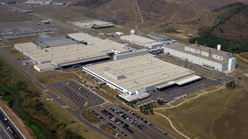 Mercedes encerra operações em fábrica no interior de São Paulo.