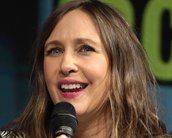 Gavião Arqueiro: Vera Farmiga aparece em vídeo de bastidores da série