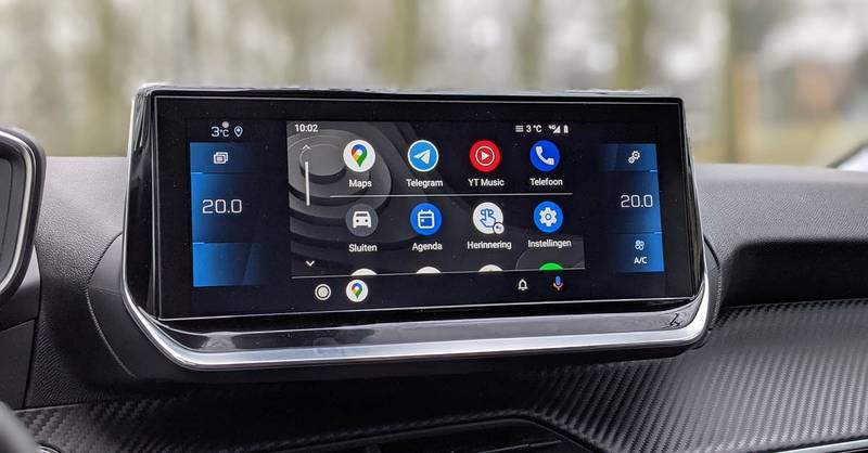 O Android Auto oferece diversos recursos aos usuários, como a leitura de mensagens.