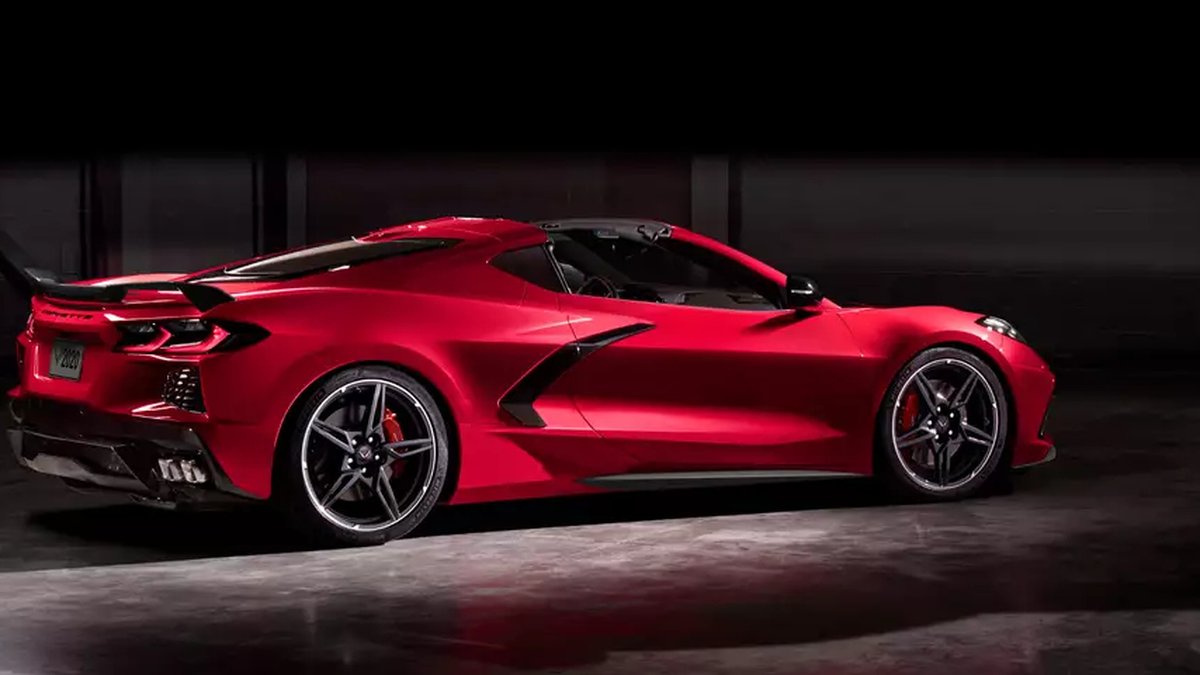 Chevrolet pode estar desenvolvendo um Corvette elétrico e sedã