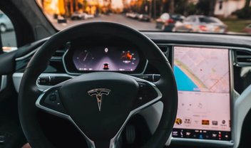 Autopilot da Tesla reduz 7 vezes as chances de acidentes