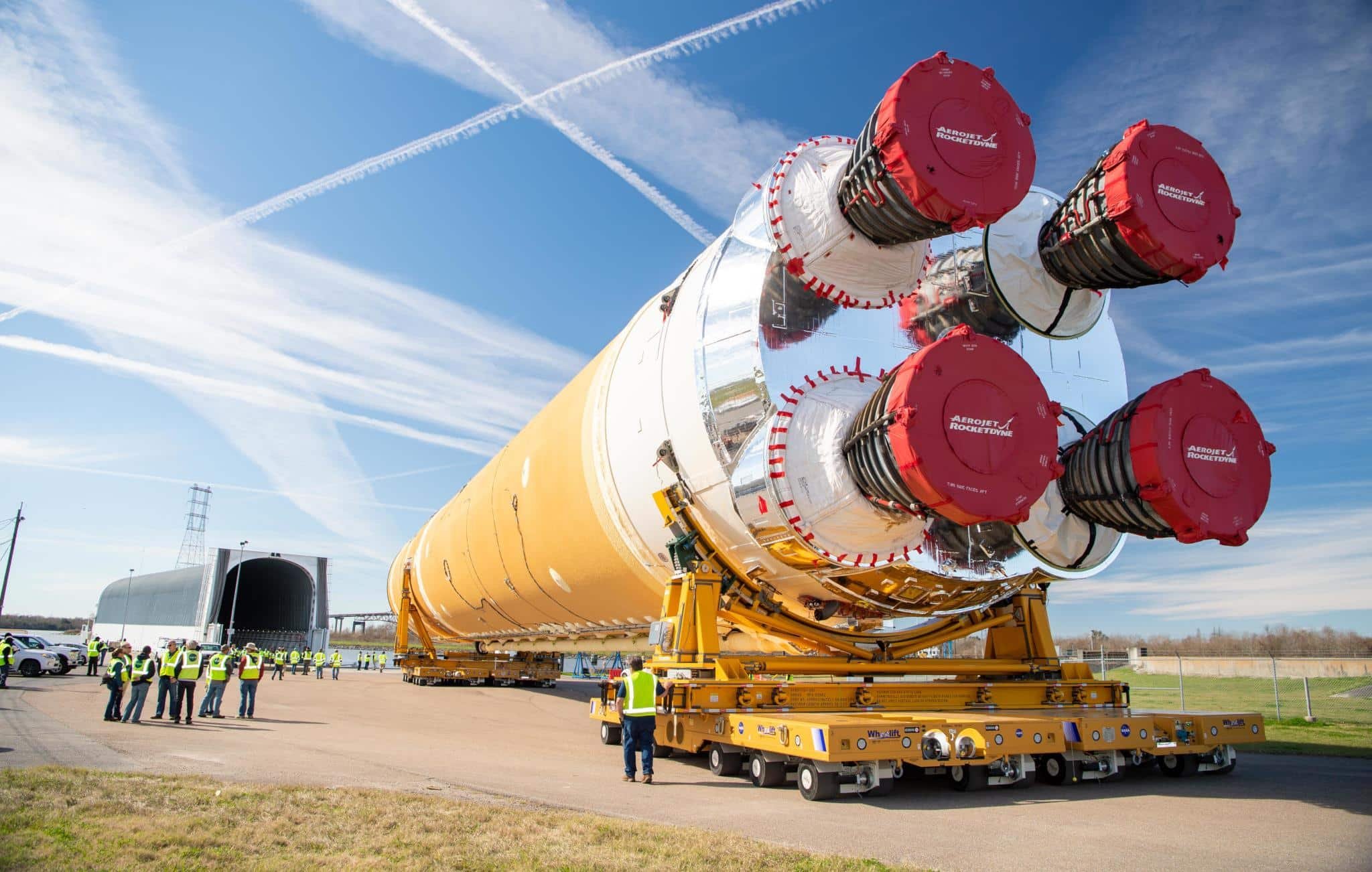 Foguete SLS é capaz de suportar diferentes combinações e levar até 46 toneladas de carga para o espaço. (Fonte: NASA / Reprodução)