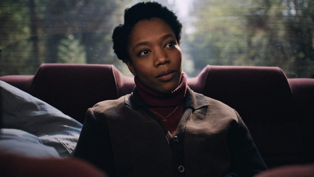 Naomi Ackie no papel de Bonnie, em The End of the F***ing World. (Fonte: Netflix/Reprodução)
