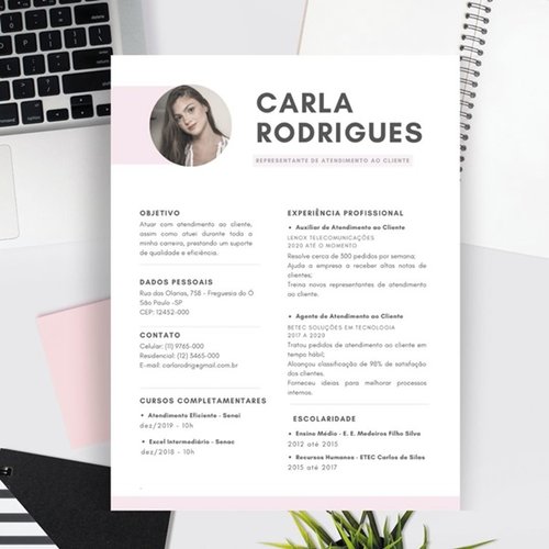 Um modelo de currículo criado no Canva, seguindo as dicas deste artigo.