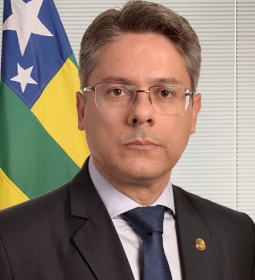 Segundo Alessandro Vieira, a volta do auxílio impulsionaria a economia do Brasil.