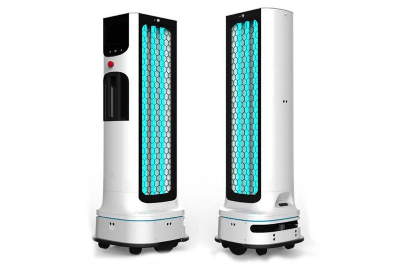 Robô é capaz de desinfetar ambientes usando luz UV.