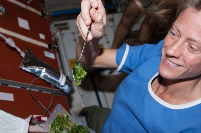 A cozinha da ISS vive movimentada.