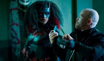 Batwoman 2x3: Ryan customiza seu traje de heroína (Recap)