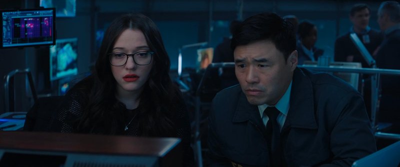 Kat Dennings e Randall Park nos papéis de Darcy Lewis e Jimmy Woo. (Fonte: Marvel Studios/Reprodução)