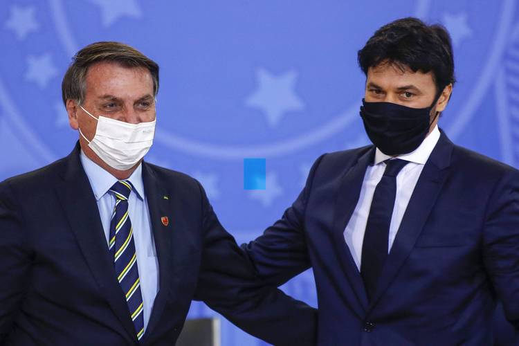 Fábio Faria declarou que governo cogita transferir responsabilidade ao setor privado.