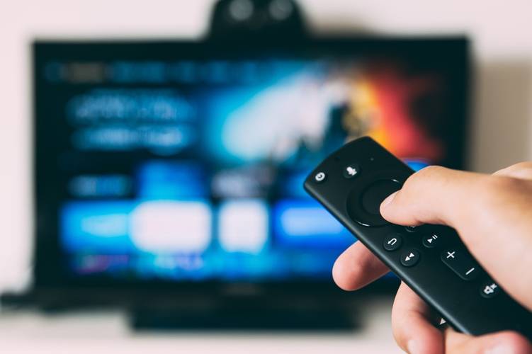 A rápida evolução da tecnologia nos agraciou com TVs inteligentes