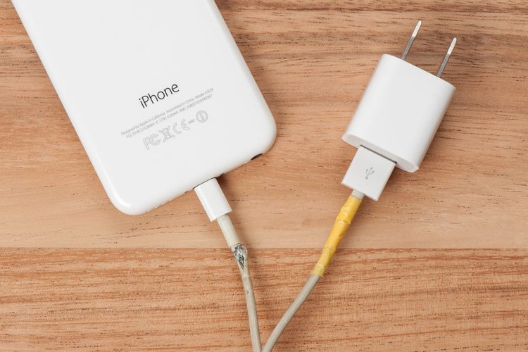 Cabos Lightning da Apple têm a fama de serem muito frágeis.