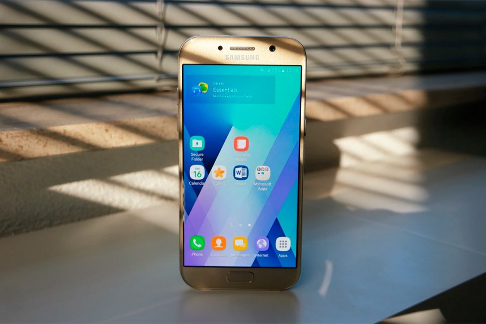 O Galaxy A5 de 2017 é um dos celulares que perdeu suporte.