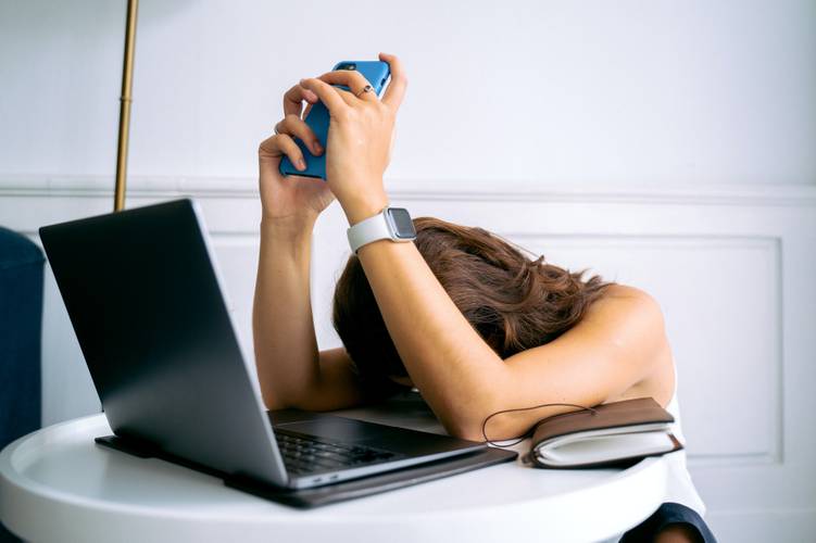 Nove a cada 10 pessoas continuam trabalhando e não buscam qualquer tipo de tratamento.