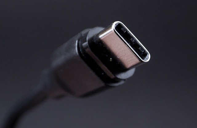 USB-C é mais veloz e versátil, mas mudou o conector em relação aos demais tipos de USB.