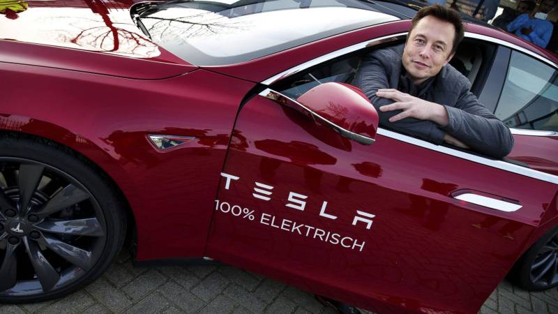 Tesla contraria o posicionamento ambiental ao investir em Bitcoin.