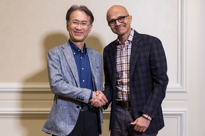 Em 2019, Sony e Microsoft anunciaram parceria para melhorar o serviço de streaming de jogos.